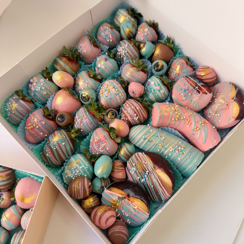 Cutie Căpșuni în Ciocolată Pastel Mix